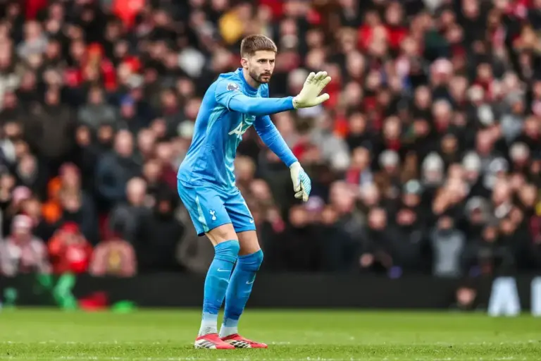 Sources close to Tottenham reveal ‘top target’ to replace Guglielmo Vicario in the summer