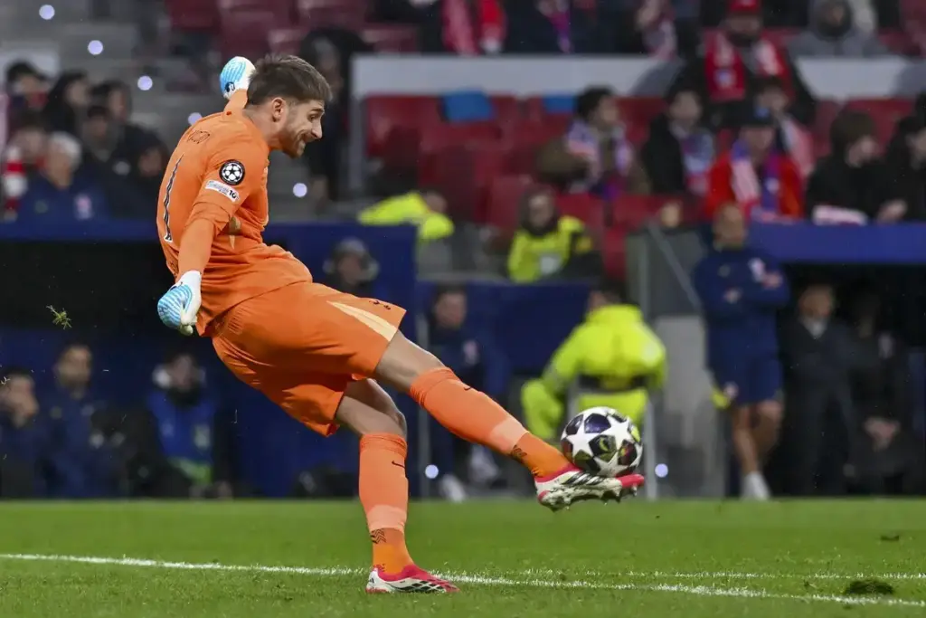 Tottenham facing ‘fierce competition’ to sign ‘great’ Guglielmo Vicario replacement