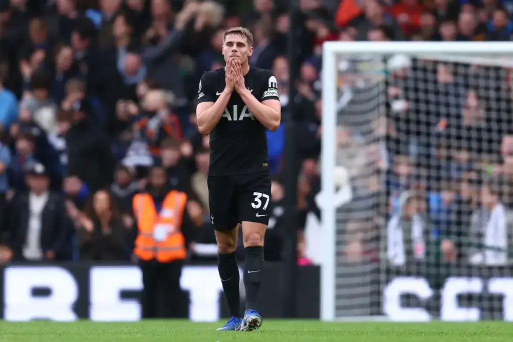 ‘Waiting’ – Micky van de Ven decides next club as Tottenham contract talks hit standstill