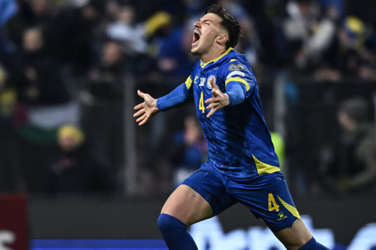 Roberto De Zerbi wants to raid former club for ‘consistent’ defender – Tottenham quoted £26m