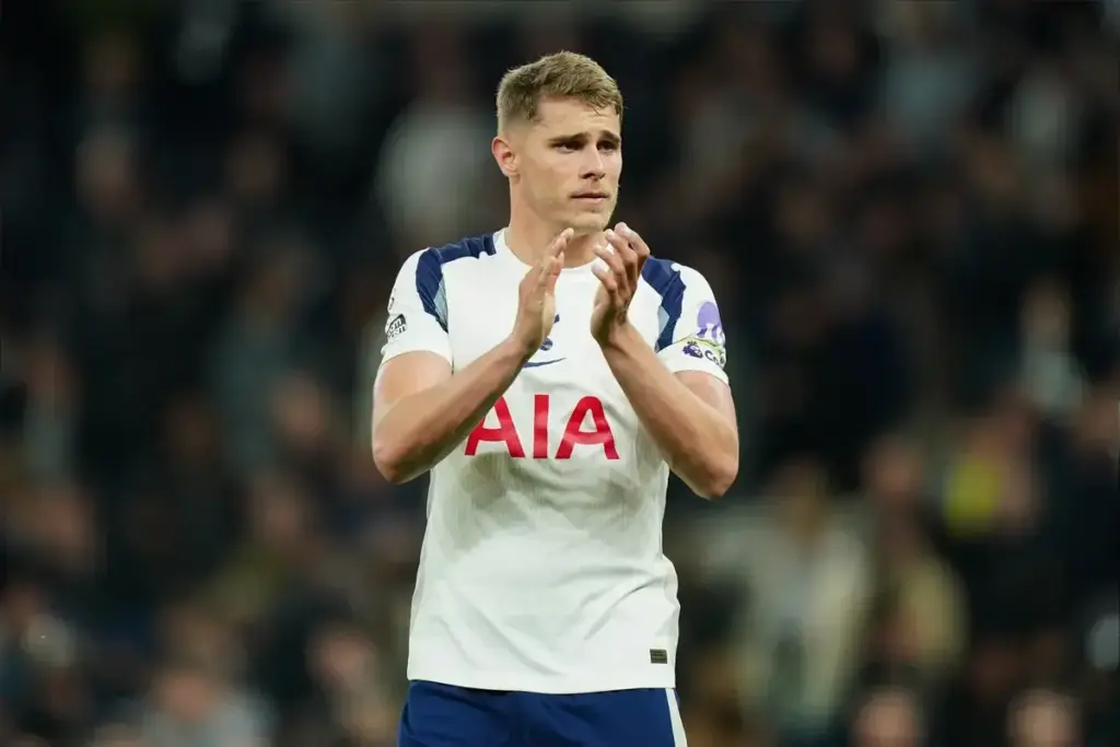 Micky van de Ven’s pointed gesture after Tottenham vs Leeds United speaks volumes