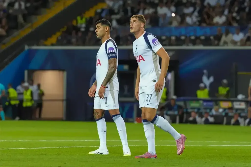 Manchester United set aside £60m to sign ‘phenomenal’ Tottenham defender