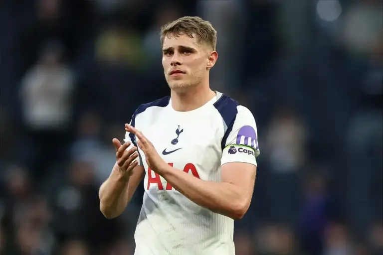 ‘Massive favour’ – Micky van de Ven makes big Arsenal claim ahead of crunch West Ham clash