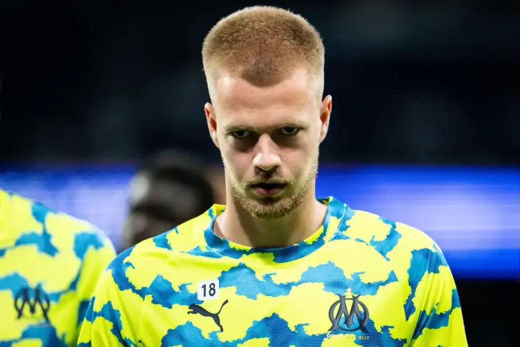 Tottenham target linked with De Zerbi reunion amid Bergvall exit