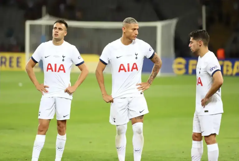 Manor Solomon in action for Tottenham as he looks for a transfer exit