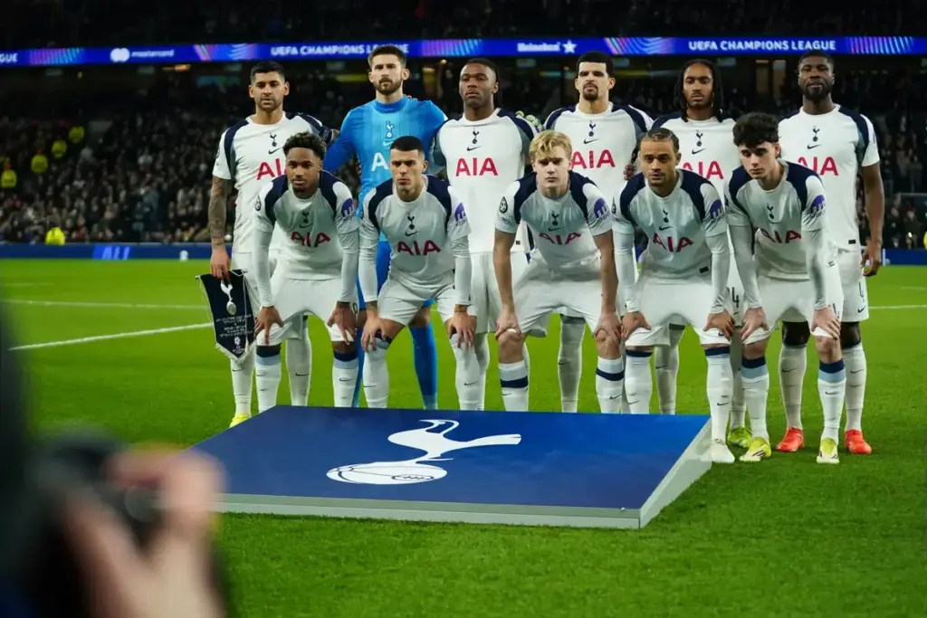 Tottenham Hotspur badge and transfer window graphic