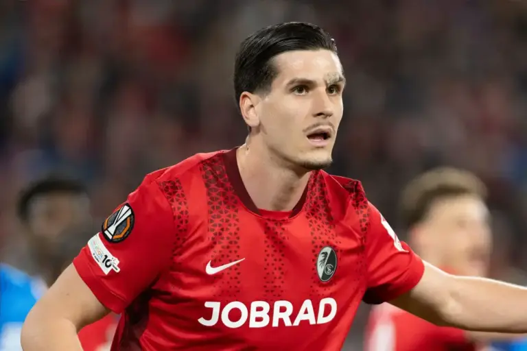 Tottenham and Manchester United involved in late transfer battle for 23-year-old striker
