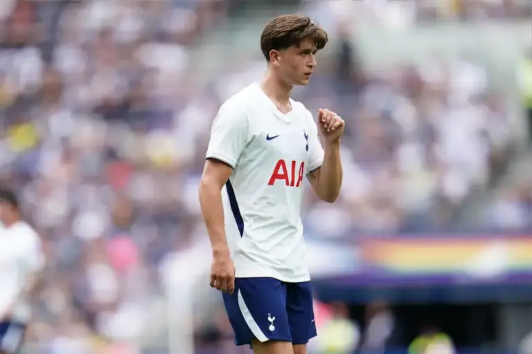 Mikey Moore exit delayed as Tottenham wait on Savinho and Gakpo