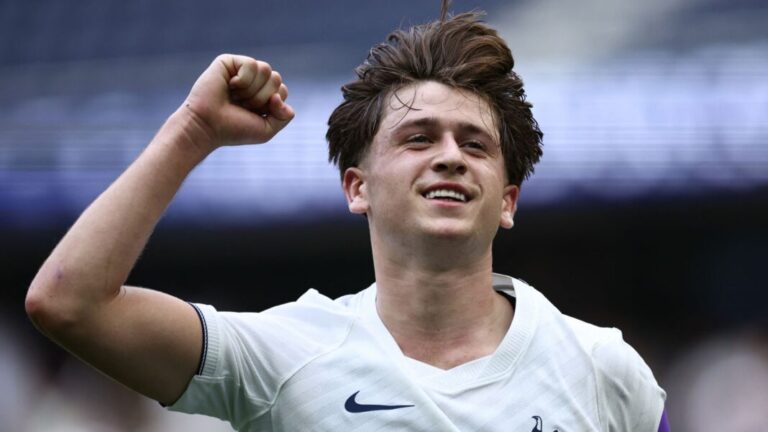 Tottenham receive daily calls as FC Köln push for Mikey Moore deal
