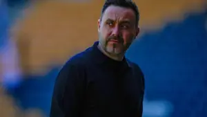 Roberto De Zerbi on the touchline during a Premier League match.