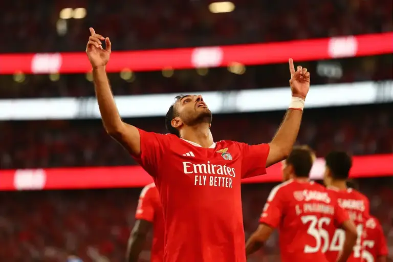 Tottenham dealt massive blow in race for €100m striker